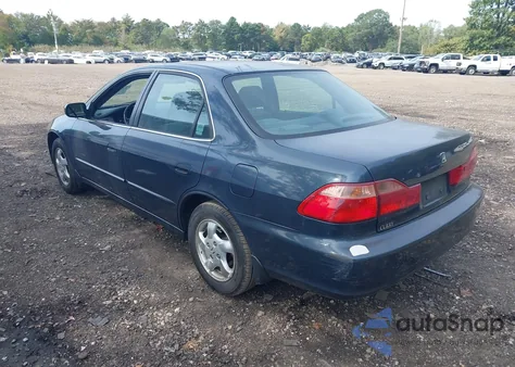 1998 Honda Accord Ex z USA, uszkodzony, nr VIN 1HGCG6677WA149722